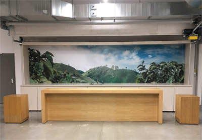 Eiche furniert / KBS schwarz ca. 3,50m R&uuml;ckwand ca. 6m